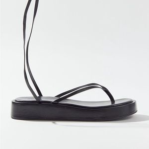 Urban Outfitters Jaida Platform sandal. Size 8
